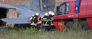 Der historische Rosinenbomber schlug kurz nach dem Start in einem Feld auf. 