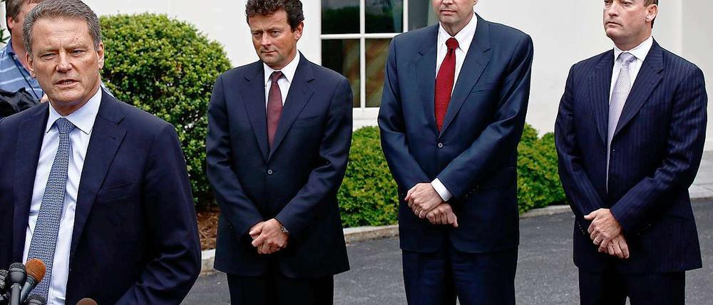 Der neue und der alte Chef-Büßer. Tony Hayward (l) und Robert Dudley (r) am Donnerstag nach einem Treffen mit US-Präsident Barack Obama in Washington.