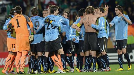 Uruguay zieht als Gruppensieger ins Achtelfinale ein.