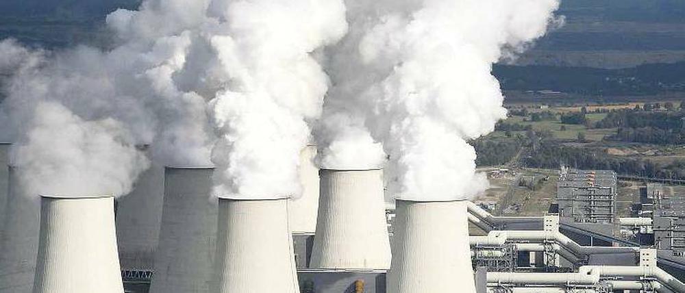 Kohle für die Kohle. Vattenfall will bis 2015 einen der Blocks des Kraftwerks Jänschwalde auf CCS umrüsten.