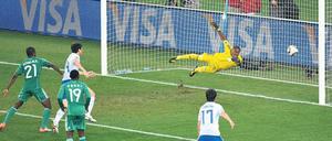 Flugshow. Nigerias Torwart Vincent Enyeama kann Südkoreas zweites Tor nicht verhindern.Foto: dpa