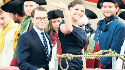 Zum Schluchzen. Wenn Schwedens Kronprinzessin Victoria am Samstag ihren Fitnesstrainer Daniel Westling heiratet, sind auch mehrere deutsche Sender live dabei. Das ZDF überträgt ab 13 Uhr 50, das NDR-Fernsehen und n-tv starten jeweils um 14 Uhr 30. Foto: dpa