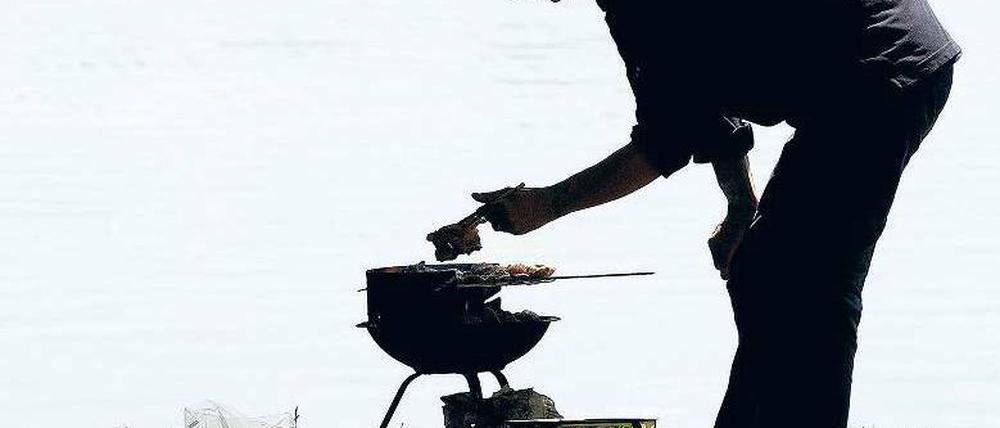 Männerfreuden. Im Sommer sind mal die Männer fürs Essen zuständig.