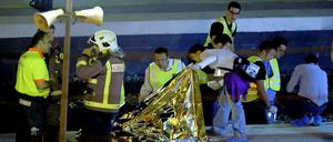 Die Opfer wurden kurz vor Mitternacht von einem Schnellzug erfasst.