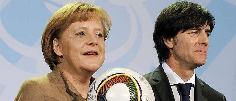 Bundeskanzlerin und Bundestrainer.