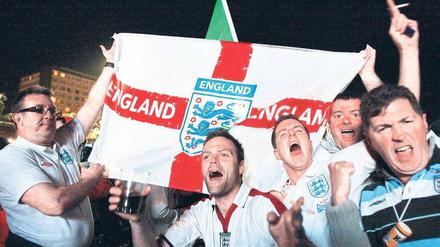 They still believe. Englands Fans halten trotz vieler Enttäuschungen
