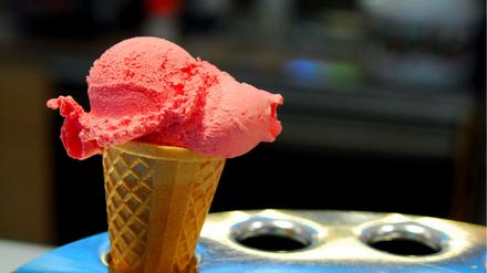 Eis in der Eisdiele "Kleine Eiszeit" in der Stargarder Straße.