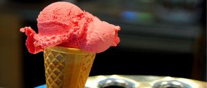 Eis in der Eisdiele "Kleine Eiszeit" in der Stargarder Straße.