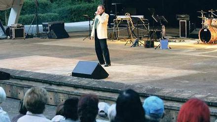 Kultur aus der Konserve. Karel Gott in Eisenhüttenstadt.