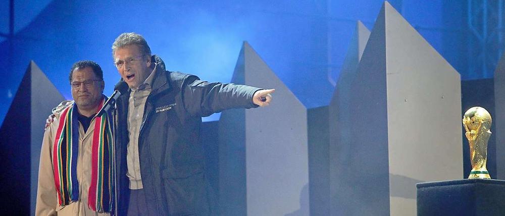 Danny Jordaan (l.) und Jêrome Valcke sind zufrieden mit der WM.