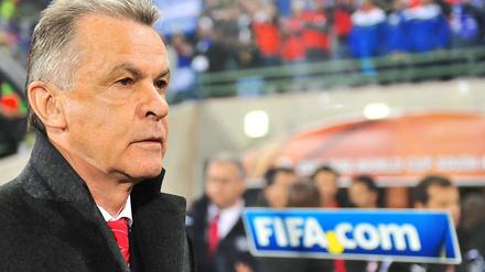 Nach Otto Rehhagel scheidet mit Ottmar Hitzfeld der nächste deutsche Trainer bei der WM aus.
