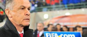 Nach Otto Rehhagel scheidet mit Ottmar Hitzfeld der nächste deutsche Trainer bei der WM aus.