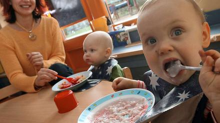 Die östlichen Bundesländer investieren deutlich mehr in die Kinderbetreuung, als die westlichen Länder. 