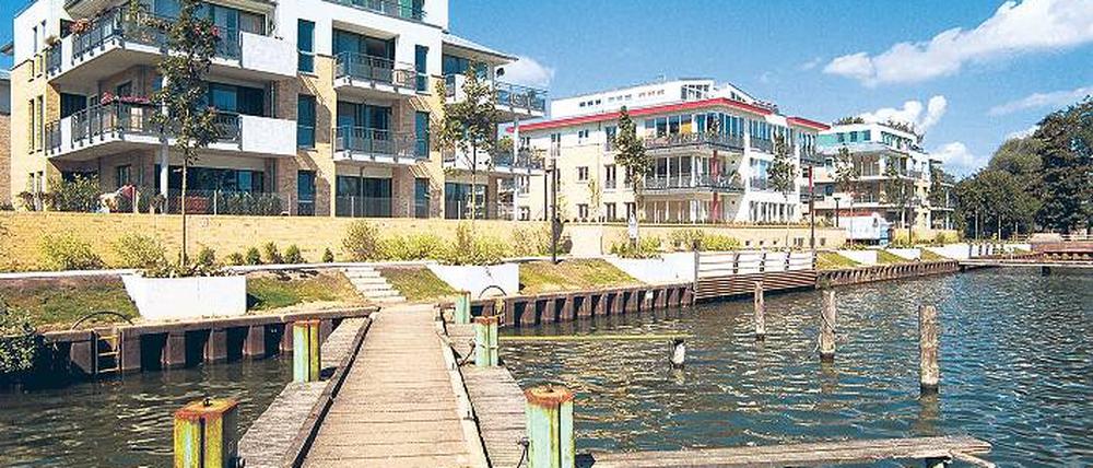 Wohnen in Alt-Stralau. Townhouses und Stadtvillen bestimmen das Bild. Foto: picture-alliance / Brexendorff