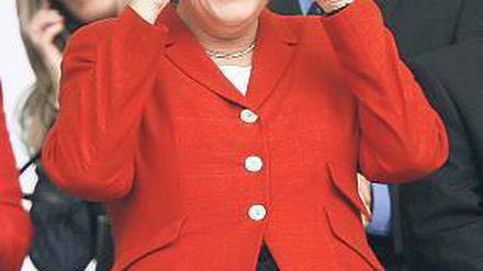 Platz auf der Tribüne: Angela Merkel schaut sich die Nationalmannschaft gerne im Stadion an. 