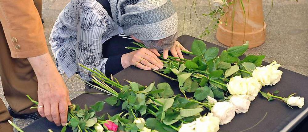 Trauer um die vor einem Jahr in Dresden ermordete Ägypterin Marwa El-Sherbini.