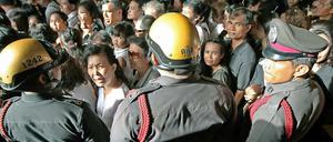 Auch sechs Wochen nach dem Ende der "Rothemden"-Demonstrationen ist über Bangkok und weiten Teilen Thailands immer noch der Notstand verhängt.