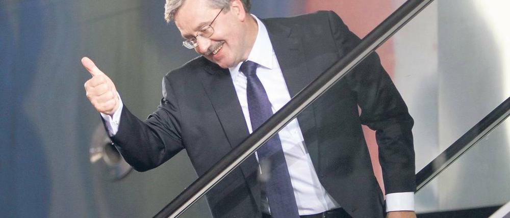 Wahlsieger. Der liberalkonservative Kandidat Bronislaw Komorowski feiert in Warschau seinen Erfolg bei der Präsidentschaftswahl. Das Ergebnis fiel jedoch knapp aus.