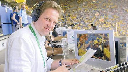 ARD-Reporter Gerd Gottlob wird am Samstag das kleine WM-Finale Uruguay gegen Deutschland kommentieren. Das Endspiel findet am Sonntag im ZDF statt. Foto: WDR