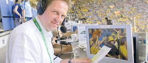 ARD-Reporter Gerd Gottlob wird am Samstag das kleine WM-Finale Uruguay gegen Deutschland kommentieren. Das Endspiel findet am Sonntag im ZDF statt. Foto: WDR