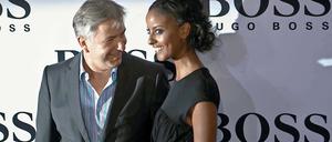 Modenschau mit Prominenz: Bei der Show von "Black Boss" ließ sich auch Berlins Regierender Bürgermeister Klaus Wowereit sehen - und ablichten: mit Model Sara Nuru.