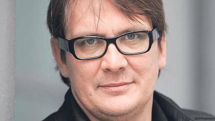 Sven Regener, 49, ist Sänger, Trompeter und Gitarrist der Band Element of Crime. 2001 gelang ihm mit dem Roman "Herr Lehmann" der Durchbruch als Autor.
