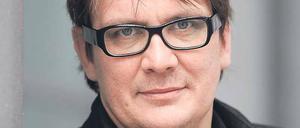 Sven Regener, 49, ist Sänger, Trompeter und Gitarrist der Band Element of Crime. 2001 gelang ihm mit dem Roman "Herr Lehmann" der Durchbruch als Autor.