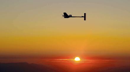 Sie "Solar Impulse" im Sonnenaufgang