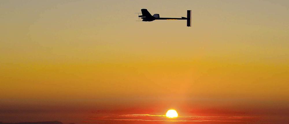 Sie "Solar Impulse" im Sonnenaufgang