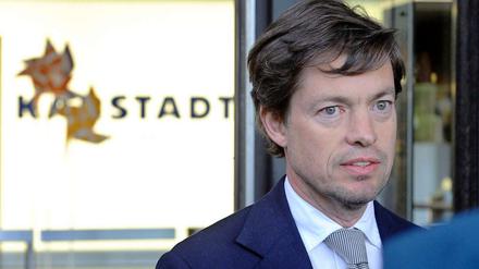 Investor Nicolas Berggruen vor der Karstadt-Hauptverwaltung in Essen.