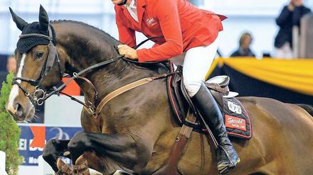 Fest im Sattel? Nach dem Dopingfall von Springreiter Christian Ahlmann war die gesamte Mannschaft aufgelöst worden. Foto: dpa