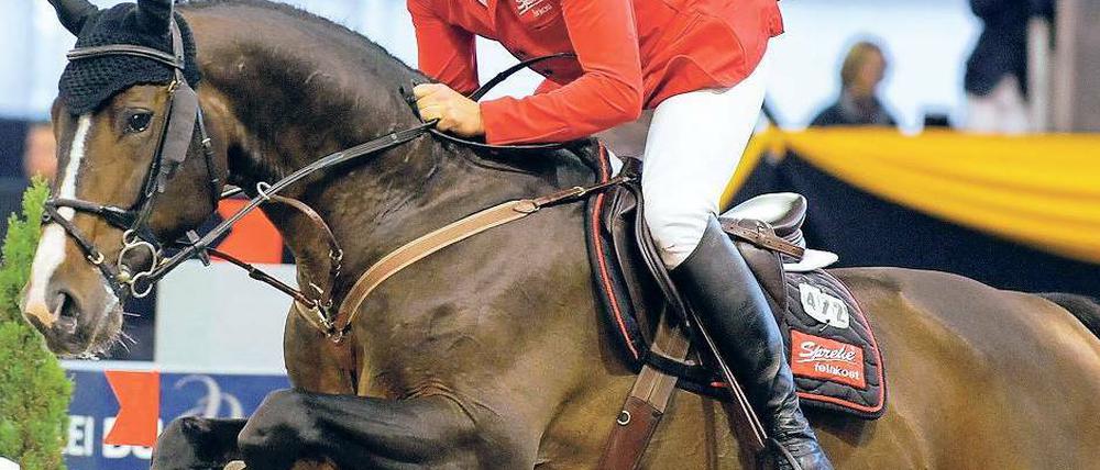 Fest im Sattel? Nach dem Dopingfall von Springreiter Christian Ahlmann war die gesamte Mannschaft aufgelöst worden. Foto: dpa