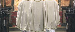 Verschworene Gemeinschaft. Die deutschen Bischöfe, hier beim Gottesdienst während ihrer jährlichen Hauptversammlung in Fulda, glänzen bei Aufklärung und Aufarbeitung der Missbrauchsfälle nicht mit Offenheit und Öffentlichkeit. Foto: Frank May/dpa