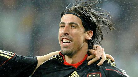 Siegtorschütze Sami Khedira möchte, dass Joachim Löw Bundestrainer bleibt.