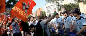 Iranische Dissidenten protestieren in der Türkei gegen das iranische Regime.