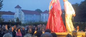 Ein bisschen Bayreuth. Das Kammeroper-Festival Rheinsberg feiert sein 20-jähriges Bestehen und ist stolz auf seinen guten Ruf. Es gilt als Sprungbrett für junge Künstler an die großen Opernhäuser der Welt. Fotos: ddp/Zoerner; Claus-Dieter Steyer