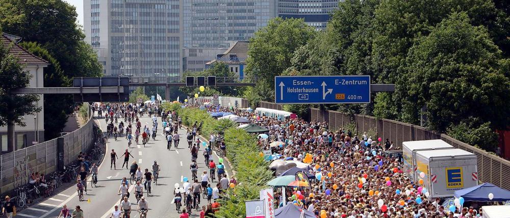 Die A 40 bei Essen gab ein Sonntag ein ungewohntes Bild ab.