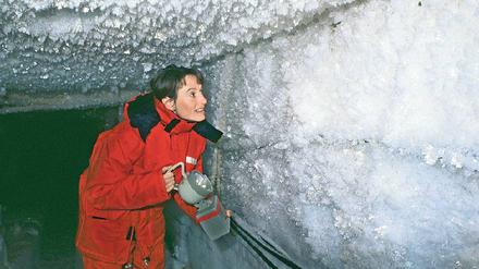 So schön frostig zeigt sich leider keiner der einstigen Kühlorte mehr. Hier handelt es sich um das eisige Untergeschoss der Neumayer-Forschungsstation in der Antarktis. 