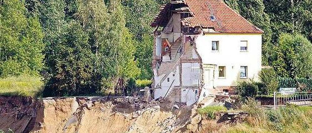 Das halbierte Haus. Noch immer ist der Boden der ganzen Gegend instabil.