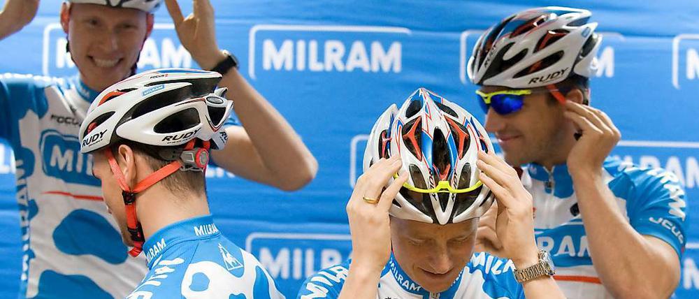 Helm auf zum letzten Akt. Für Milram kann es nach dem Sponsorenausstieg kaum weitergehen.