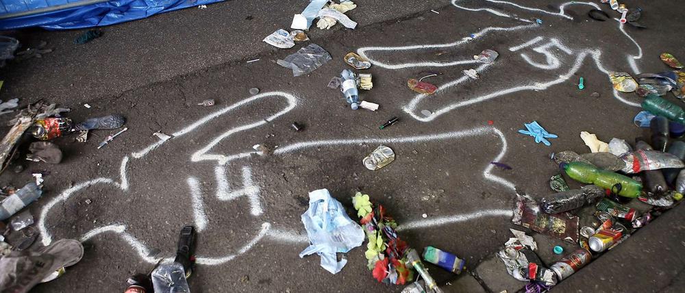 Auch Tage nach der Katastrophe können die Trauernden nicht fassen, dass so viele Menschen ihr Leben verloren haben.