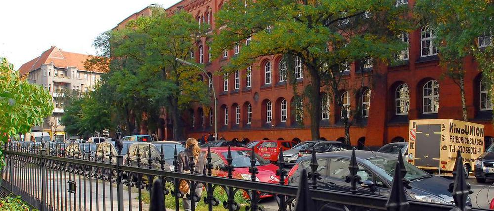 Unsere Serie über Berliner Lebensadern führt heute nach Schöneberg in die Belziger Straße. Die Riesengebirgs-Oberschule entstand um die Jahrhundertwende.