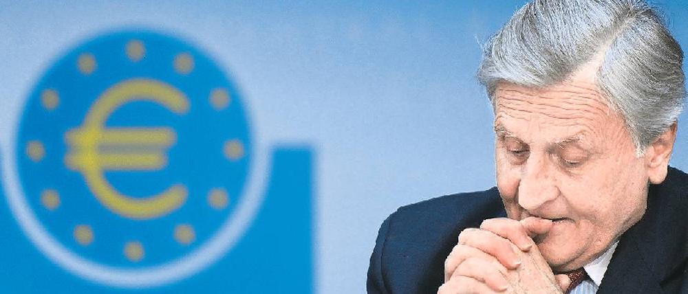 Unter Beobachtung. Jean-Claude Trichet, Präsident der Europäischen Zentralbank, wirft ein Auge auf den Euro. Nach Griechenlandkrise und Bankenstresstests fordert er von allen Euro-Ländern stärkere Anstrengungen, ihre Haushalte zu sanieren.