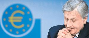 Unter Beobachtung. Jean-Claude Trichet, Präsident der Europäischen Zentralbank, wirft ein Auge auf den Euro. Nach Griechenlandkrise und Bankenstresstests fordert er von allen Euro-Ländern stärkere Anstrengungen, ihre Haushalte zu sanieren. 