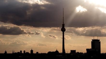 Eine weitere Berliner Lebensader: Die Karl-Liebknecht-Straße am Alexanderplatz.
