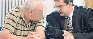 Horst-Werner N. mit Anwalt. 
