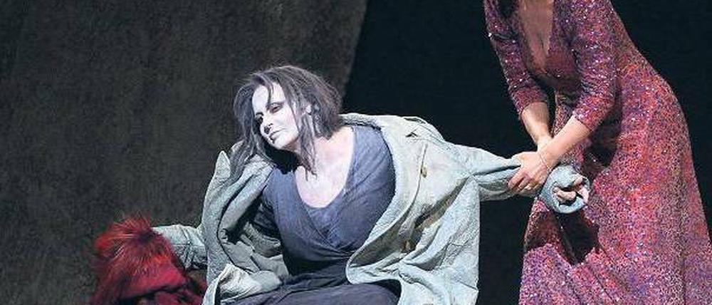 Rachegöttinnen. Iréne Theorin als Elektra (links), Waltraud Meier debütiert als Klytämnestra.