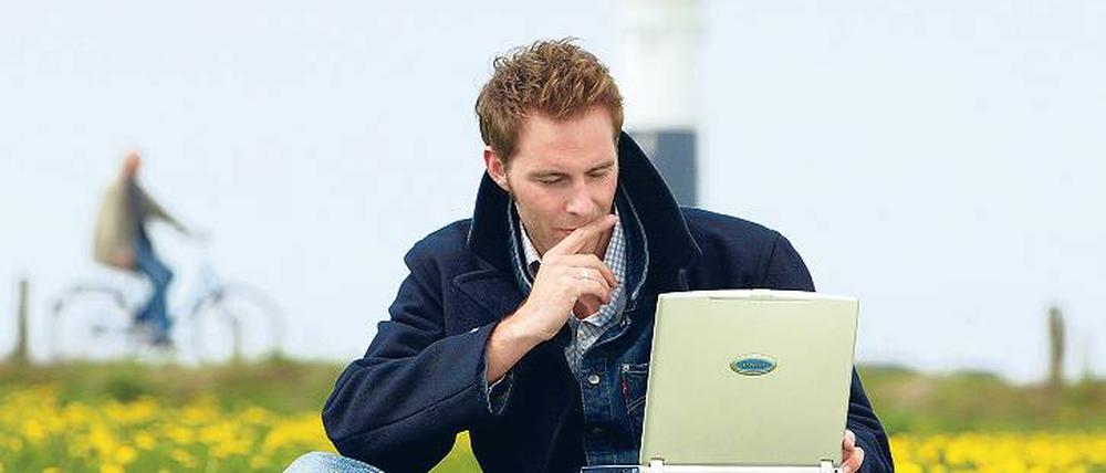 Ohne Pause. Zwei von drei Berufstätigen sind auch nach Büroschluss per Handy oder Internet für Chef oder Kunden da. Foto: picture-alliance