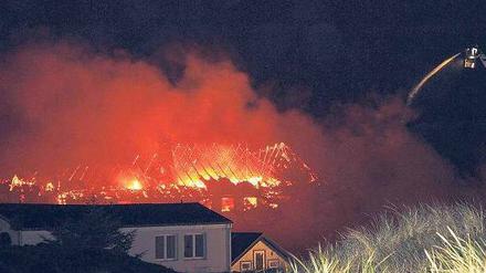 Brennende Insel. Die Ursache der vielen Feuer ist noch nicht geklärt. 