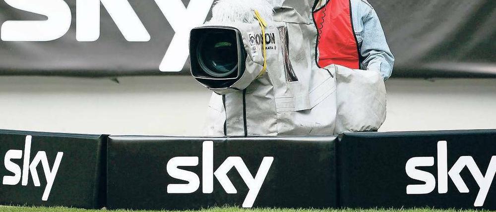 Die Pay-TV-Strategie von Rupert Murdoch ist simpel: Sorge dafür, dass die beliebteste Nationalsportart nur noch gegen Geld zu empfangen ist, und der Erfolg ist – siehe Großbritannien oder Australien – garantiert. Nicht so in Deutschland. Hier muss Sky-Chef Brian Sullivan einen neuen Millionenverlust ausgleichen.